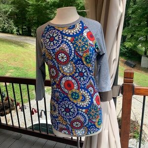 💙 LulaRoe Randy Small Baseball Tee 💙